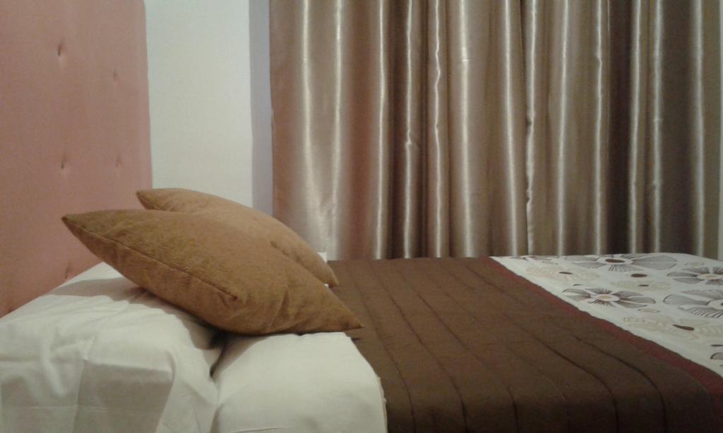 Comet Suites Elvira Granada Habitación foto